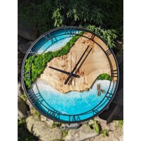 Benutzerdefinierte Moos Und Holz Wanduhr Mit Epoxidharz Kunst von WoodItemsStudio