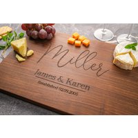 Benutzerdefinierte Schneidebrett Für Paare, Personalisiertes Charcuterie Board, Hochzeits - & Verlobungsgeschenk, Abschlussgeschenk von WoodLuckEngraved