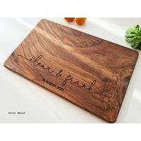 Individuelles Schneidebrett, Verlobungsgeschenk Für Paare, Einzigartiges Hochzeitsgeschenk, Personalisiertes Käsebrett Mit Gravur, Brautparty von WoodLuckEngraved