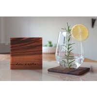 Personalisierte Holzbar, Holzbar Mit Gravur, Verlobungsgeschenk, Graviertes Getränkeuntersetzer-Set, Hochzeitsgeschenke von WoodLuckEngraved