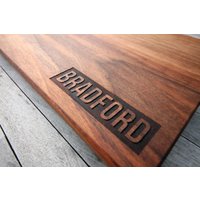 Individuelles Schneidebrett, Verlobungsgeschenk Für Paare, Hochzeitsgeschenk, Personalisiertes Charcuterie-Brett, Individuelle Einweihungsparty von WoodLuckEngraved