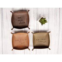 Personalisiertes Leder Tablett - Deine Handwriting Weihnachtsgeschenk Herren Ringschale Ring Schale Aus Mit Gravur Papa Geschenk Von Kindern von WoodPresentStudio