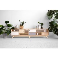 Drupal.long Tv-Schrank Im Skandi-stil/Sideboard Mit Regal Naturbelassene Oder Farbige Fronten Nachhaltiges Handgemachtes Design Drupal.long Tv-Schrank Im Skandi-stil/Sideboard Mit Regal Naturbelassene Oder Farbige Fronten Nachhaltiges Handgemachtes Design von WoodRepublicPL