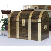 Große Erinnerungskiste Aus Holz Erinnerungstruhe Graviertem Pappelholz Mit Rotem Samtfutter von WoodReveals