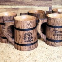 Personalisierte Wikinger Geschenk Holzkrug Jubiläumsgeschenk 0.5L von WoodWerkGift