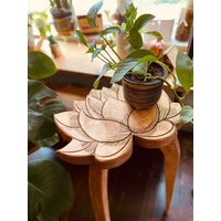 Lotus Blume, Blumenständer, Pflanzenhocker, Pflanzenregal, Beistelltisch, Geschenk Für Pflanzenliebhaber, Einweihungsgeschenk, Boho Dekor von WoodandSoil