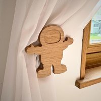 Space Vorhang Raffhalter | Astronaut Halter, Astronaut, Rakete Raffhalter, Eiche Massiv, Kinder Gardinen, Man von WoodandWhistles