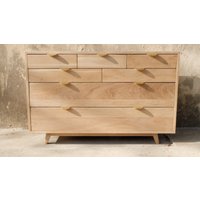 Maßgeschneiderte Schöpfung // Kommode Golden Are You? Maßgeschneiderte Schöpfung // Kommode Golden Are You? von Woodareyou