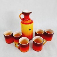 Set Aus Sechs Tassen Und Krug, Blasglas, Handgefertigt, Orange Weißes Opalglas, Hergestellt in Jugoslawien, Vintage Trinkset, 1970Er Jahre von Woodastal