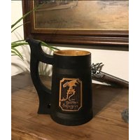 Der Personalisierte Holzkrug 0, 7 L Geschenke Für Männer Hochzeitsgeschenk Bierkrug Aus Holz Versandfertiger Benutzerdefinierter Becher von WoodenMugStudio