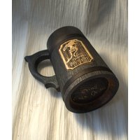 The Green Dragon Bierkrug Personalisierter Holzbecher 0, 7 L | 23 Unzen Naturholz Handgemachtes Hochzeitsgeschenk Holzkrug Individueller Becher von WoodenMugStudio