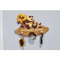 Schlüsselbügel Aus Holz Für Wand - Pandas Schlüsselhalter Mit Kunstdesign Schlüsselhänger Pandaliebhaber Bär Aushänger von WoodenVie