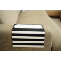 Handgefertigtes Eichenholz Sofa Arm Tabletttisch Rechteckige Passform Handgefertigtes Eichenholz Sofa Arm Tabletttisch Rechteckige Passform von Woodenhomeart