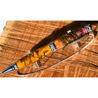 Edler Kugelschreiber Nr.156 Aus Orange/Rotem Resin Und Pinienzapfen von WoodenringsDesigns