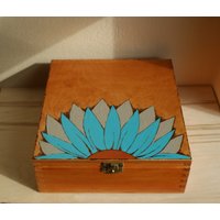 Erinnerungsbox, Holzbox, Rustikale Box, Blumenbox, Bemalte Brandmalerei Schmuckbox Holz von WoodenstoriesArt