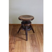 Seltener Klavierhocker Mit Geprägter Holzsitzfläche Stufenlos Höhenverstellbar Durch Holzgewinde Seltener Klavierhocker Mit Geprägter Holzsitzfläche Stufenlos Höhenverstellbar Durch Holzgewinde von WoodvisionUNIQUE