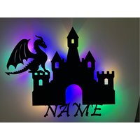 Ritterburg Nachtlicht, Geschenk Für Mittelalter Fans, Kinderzimmer , Drache, Personalisiert Mädchen, Jungs, Lampe, Holz Deko, Wandbild Ritterburg Nachtlicht, Geschenk Für Mittelalter Fans, Kinderzimmer , Drache, Personalisiert Mädchen, Jungs, Lampe, Holz Deko, Wandbild von Woodwork4Kids