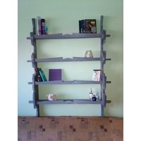 Vintage Regal Wandregal Rustikalen Stil Display Bücherregal Einzigartig von WoodworkFromFinland