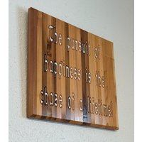 Das Streben Nach Glück Ist Die Jagd Deines Lebens. - Handbemalte Holzplatte 10018 Das Streben Nach Glück Ist Die Jagd Deines Lebens. - Handbemalte Holzplatte 10018 von WoodworkingByMikeB