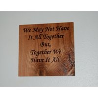 Wir Haben Vielleicht Nicht Alles Zusammen, Aber Zusammen Wir Alles. - Handbemalte Hartholzplakette. 13012 Wir Haben Vielleicht Nicht Alles Zusammen, Aber Zusammen Wir Alles. - Handbemalte Hartholzplakette. 13012 von WoodworkingByMikeB