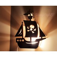 Holz Nachtlicht. Piraten Kinderzimmer Beleuchtung Aus Holz. Dekoration. Schiff. Baby-Dusche-Geschenk. Piratenschiff Motiv Licht Holz Nachtlicht. Piraten Kinderzimmer Beleuchtung Aus Holz. Dekoration. Schiff. Baby-Dusche-Geschenk. Piratenschiff Motiv Licht von WoodyCraftLV