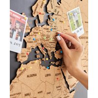 Weltkarte Push Pin Wandkunst, Kork Pinnwand, Holz Reisekarte, Pinnwand Wohnung Dekor, Über Bett Dekor von WoodyWoodUA