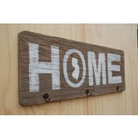 Rustikales Zustand Home Schild Mit Haken von WoodysWork