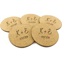 Packung Mit 5 Personalisierterunde Kork Untersetzer. Untersetzer Für Hochzeit. Hochzeit Party-Achterbahnen. Hochzeitsgeschenke von WoofWoofEngrave