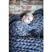Grobstrick-Decke, Arm Gestrickt Aus Weicher Premium Merinowolle, Grobstrick-Überwurf, Einweihungsgeschenk von WoolArtDesign