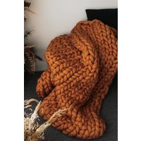 Grobstrick Decke Aus Bio Merino Wolle - Handgefertigter Luxus, Einweihungsgeschenk von WoolArtDesign