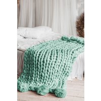 Pom Decke, Grobstrick Boho Strickdecke, Bett Dekor Wolldecke, Muttertagsgeschenk von WoolArtDesign