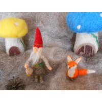 Gefilzter Wichtel Und Fuchs - Wollnadel Filz Miniatur Filzfiguren Waldorf Inspiriert Waldfiguren Handgemacht Individuell Auf Bestellung von WoolDecoration