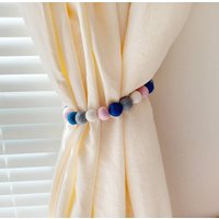 Blaue Gardine Krawatte Rücken Mädchen Vorhang Kinderzimmer Pink Pom Vorhanghalter Filz Kugel Pull Back Nordic von WoolDreamland