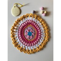 Handgemachte Häkeln Ostereier Mandala von WoolyFlamingo