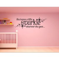 Sie Lässt Ein Wenig Funkeln Überall Dort, Wo Sie Geht Zitieren Kindergarten Vinyl Wand Aufkleber Kunst Perfekt Über Krippe Kleine Mädchen Raum #s8 von WordFactoryDesign