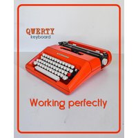 Benutzerdefinierte Farben Verfügbar - Olivetti Lettera 35 Schreibmaschine in Leuchtendem Orange Professionell Gewartet Garantiert Schnelle Lieferung Benutzerdefinierte Farben Verfügbar - Olivetti Lettera 35 Schreibmaschine in Leuchtendem Orange Professionell Gewartet Garantiert Schnelle Lieferung von WorkingTypewriters