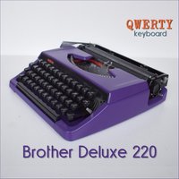 Sonderfarben Erhältlich - Brother 220 Schreibmaschine in Violett Professionell Gewartet Garantiert Schnelle Lieferung Sonderfarben Erhältlich - Brother 220 Schreibmaschine in Violett Professionell Gewartet Garantiert Schnelle Lieferung von WorkingTypewriters