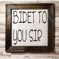 "Bidet To You Sir - Lustiges Badezimmerschild "Bidet Sir"." von WorksofPanglossian