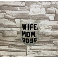 Frau Mom Boss Weinglas von WorksofPanglossian