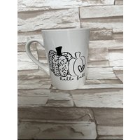 Hallo Herbst Leopardenmuster Boho Inspirierte Kürbis Kaffeetasse von WorksofPanglossian
