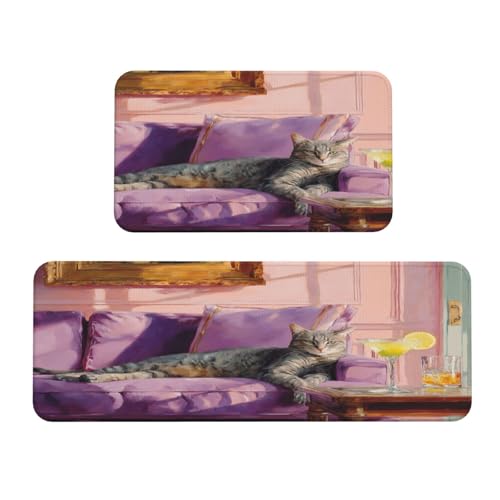 Woshuwo Graue getigerte Katze auf lila Couch-Küchenteppiche, 2er-Set, rutschfeste Bodenmatte, Läufer, Fußmatte, Teppich, Waschküche, Küchendekoration Woshuwo Graue getigerte Katze auf lila Couch-Küchenteppiche, 2er-Set, rutschfeste Bodenmatte, Läufer, Fußmatte, Teppich, Waschküche, Küchendekoration von Woshuwo