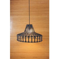 Handgemachter Makramee Kronleuchter, Schwarze Baumwollkordel, Juteseil Handgemachter Makramee Kronleuchter, Schwarze Baumwollkordel, Juteseil von WovenLightsShop