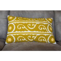 Senfgelbes Gesticktes Kissen, Kissenbezug, Kissenbezüge, Kissenbezug, Kissenbezüge, Kissenbezug, Kissenbezüge, Kissenbezug, Kissenbezug Senfgelbes Gesticktes Kissen, Kissenbezug, Kissenbezüge, Kissenbezug, Kissenbezüge, Kissenbezug, Kissenbezüge, Kissenbezug, Kissenbezug von WovenRiches