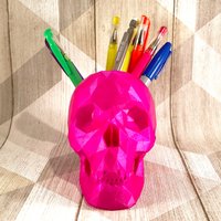Totenkopf Low Poly Stifthalter - Groß Gothic Schreibtischaufbewahrung Schreibtischdekoration Valentinstag von WowLondon