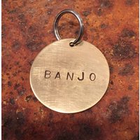 Große Personalisierte Haustiermarke - Handgestempelt, Aus Messing Oder Aluminium von WowieGoods
