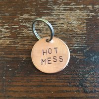 "Handgestempelte "Hot Mess"-Haustiermarke - Lustige Hunde- Oder Katzenmarke." von WowieGoods