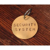 Handgestempelte Sicherheitssystem-Haustiermarke - Aluminium, Messing, Kupfer von WowieGoods