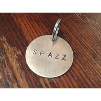 Handgestempelte Tiermarke "Spazz' - Aluminium, Messing, Kupfer von WowieGoods