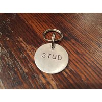"Handgestempelte Tiermarke "stud" - Aluminium, Messing Oder Kupfer." von WowieGoods