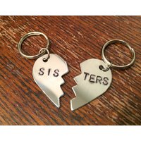 Handgestempelte Schwester Hundemarken-Set - Herz Haustier Tags von WowieGoods